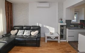 Apartment Center Ana